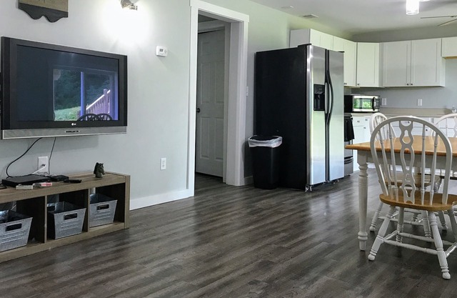 Spacieux, 2 BR appartement à côté de spectacles de chevaux, Catskill Mountain Views