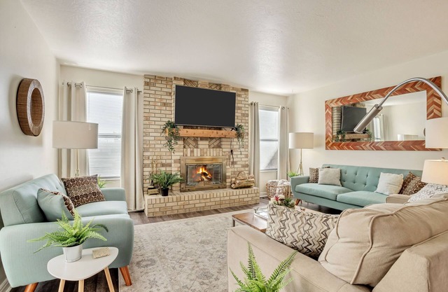 Spacious-2 Hot Tubs-close to 4 ski resorts!