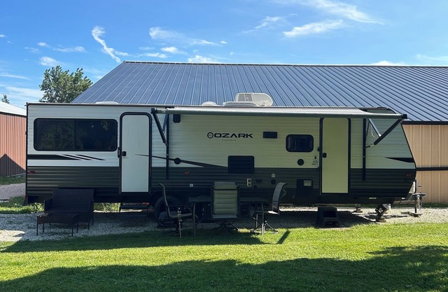 Spacious 27’ RV on horse farm