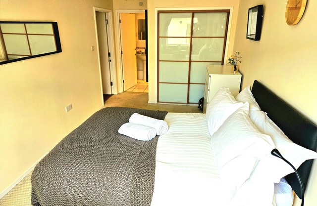 Spacious 2B Apartment in Wembley with parking