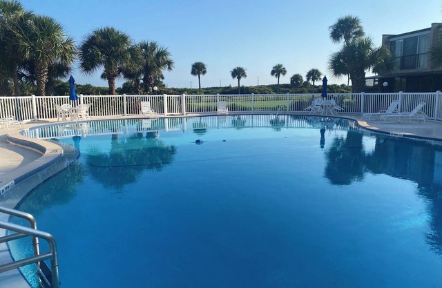 ⭐️Spacious 2br/2bth beachside condo, FIRST FLOOR, front row parking⭐️