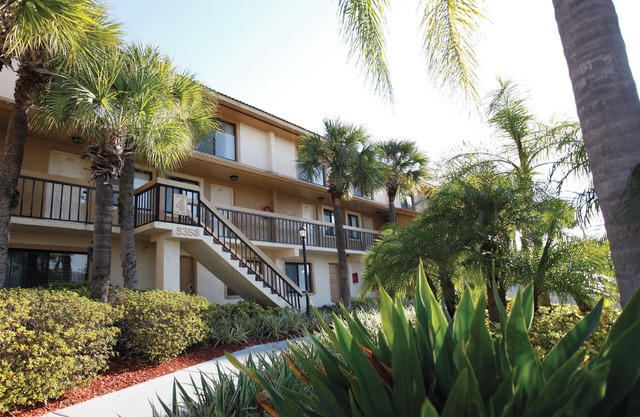 Condo spacieux à seulement 1 mille de Universal Orlando avec piscine, Wi-Fi et plus