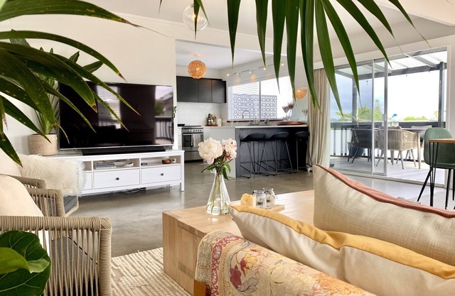 Spacious 2BR for Long-Term Stays w/Parking & Wi-Fi . 5mins to beach