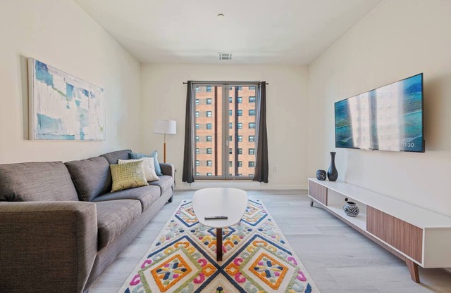 Spacious 2BR ! Free Parking ! 30 Min to NYC