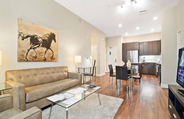 Spacious 2BR | Full Kitchen & Laundry | Gym | Mountain View