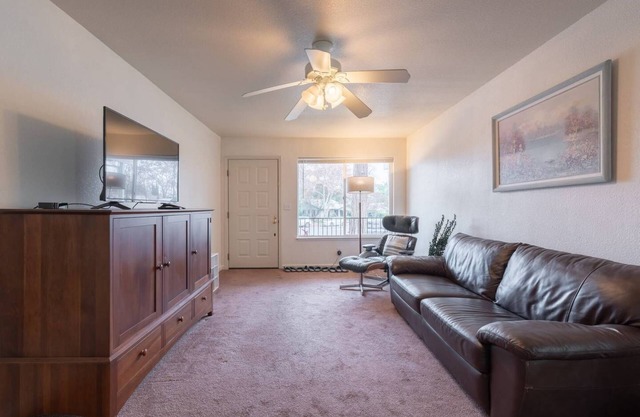 Spacieuse maison 2BR Roseville centre-ville historique