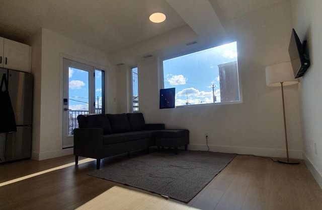 Spacious 2BR unit close to transit