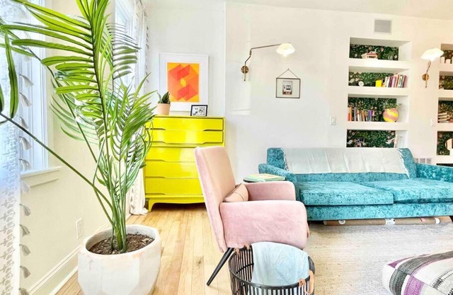 Spacious 3 BDR Home, Hosted By StayRafa 1121