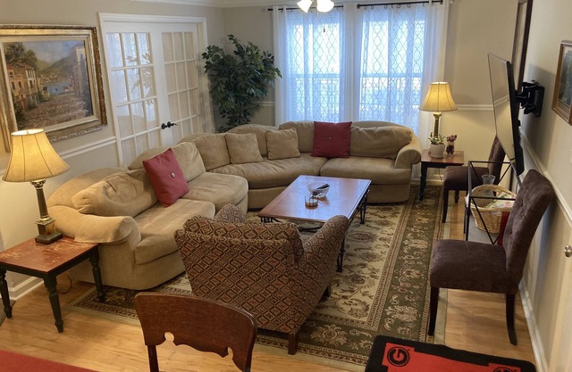 Spacious 3 bed 2 bath condo close to Memorial Park, Five-points, & UGA in Athens