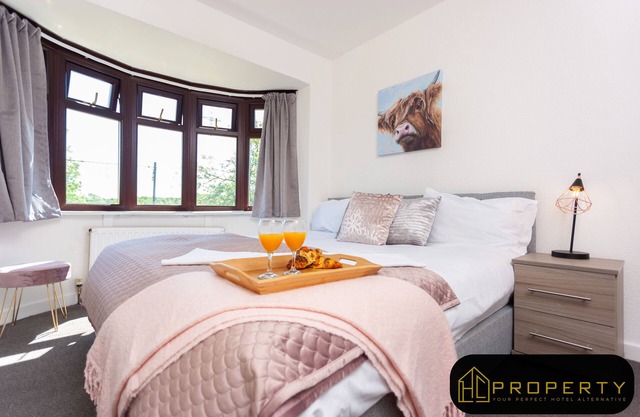 3 Bed - Mountford-Moderne-Appartement-Salle de bain privée séparée