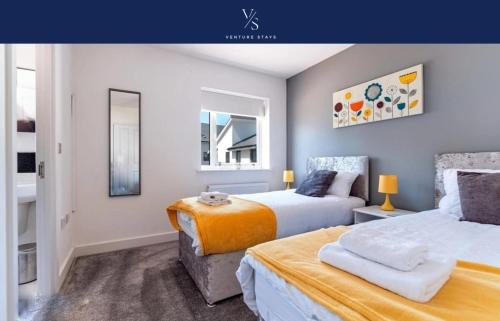 Spacious 3 bed, 3bath - Perfect for contractors - Private Parking -Sleeps 6