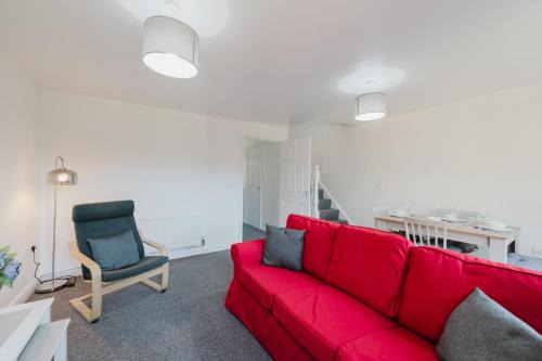 Spacious 3-Bed Family Home in Grantham, Free Parking, Garden