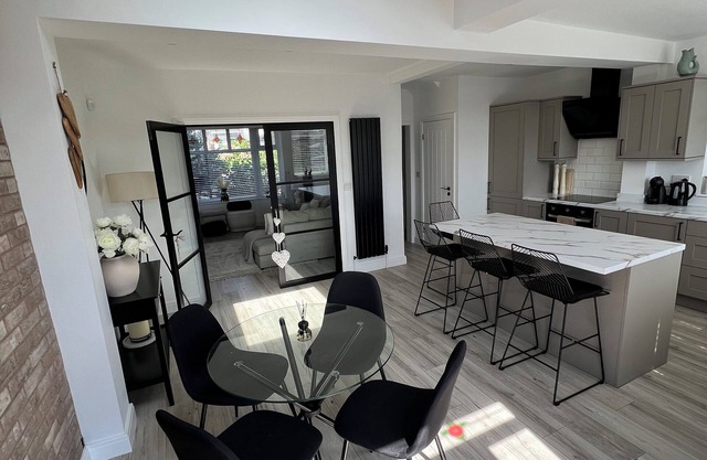 Spacious 3 Bed Home in Salford