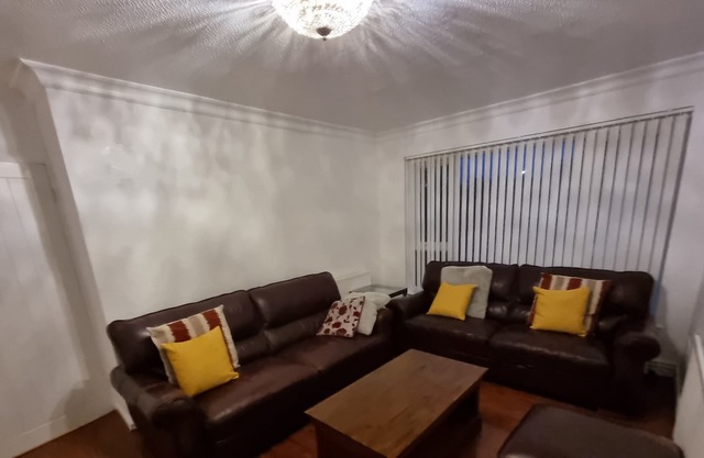 Spacious 3 bed House - a Home Away From Home