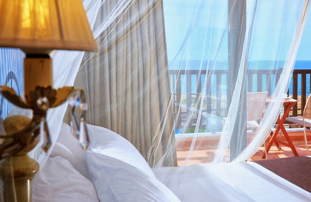 Relaxant villa avec piscine privée, mer et vue sur la montagne, 3 chambres, barbecue, WiFi (M)