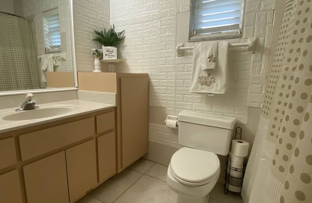 Spacious 3 bedroom with hot tub