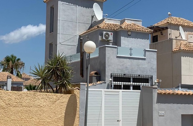 Spacieuse villa de 3 chambres et 3 salles de bains avec piscine privée pour golf et soleil