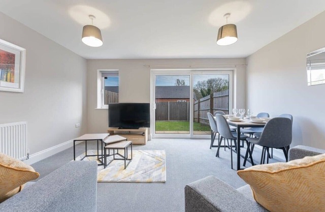 Spacious 3 Bedroom House with Garden in Birmingham