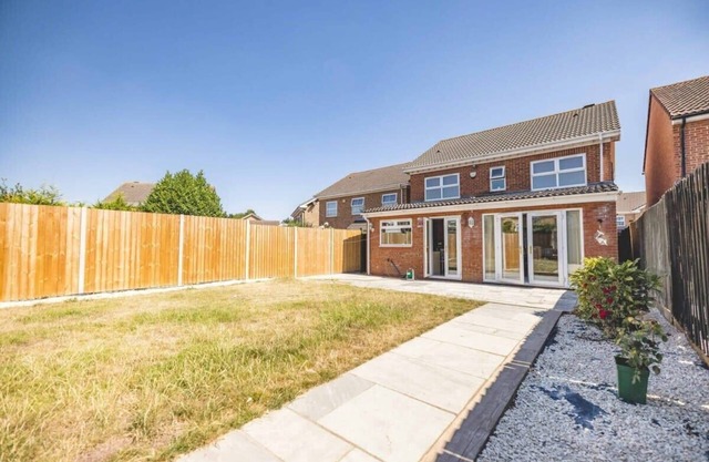 Spacious 3 Bedroom Home|Great for Families!