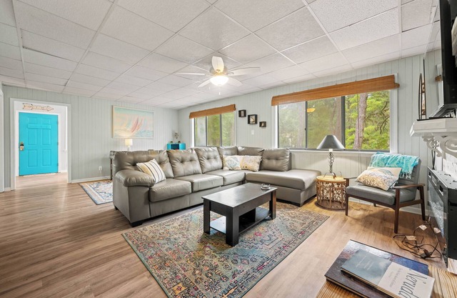 Spacious 3-bedroom home with WiFi, smart TVs, in the peaceful 4x4 area of Corova
