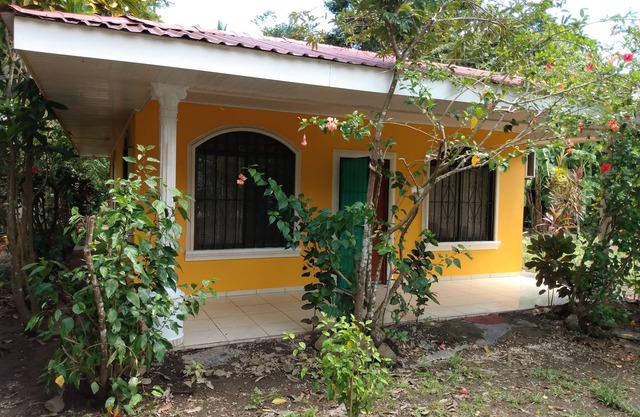 Maison spacieuse de 3 chambres près de Curu et Isla Tortuga