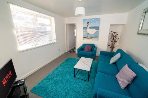 Spacious 3 bedroom house - Off-road parking - Pet Friendly - Close to City Centre