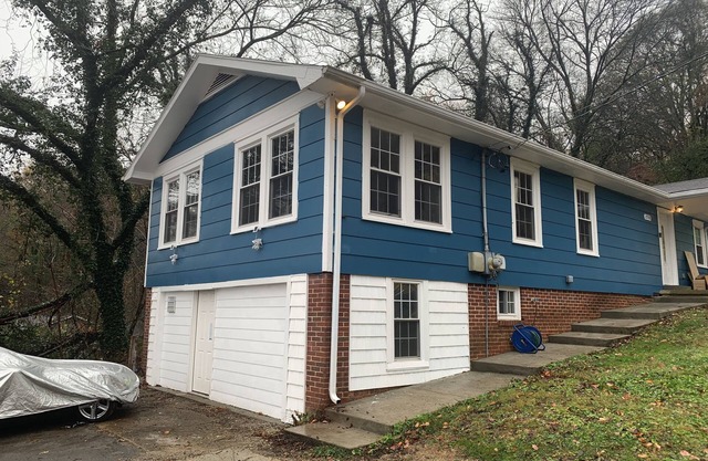 Spacious 3 bedroom single family, cabin feel central located in Chattanooga,