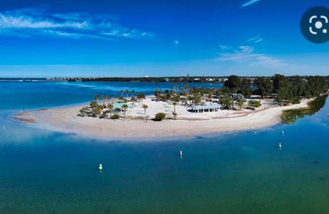 Spacious 3 Bedroom PET FRIENDLY!- Close to beach!