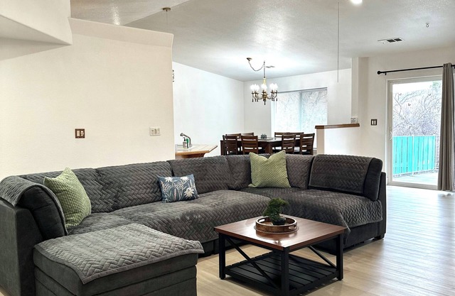 Spacious 3-bedroom vacation home just 7 minutes from Yreka city center