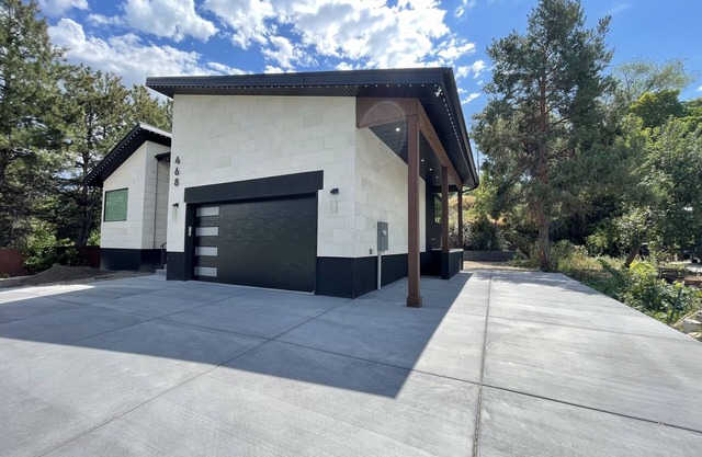 2 King Beds, High Quality 3bedroom 1700sqft w/Laundry