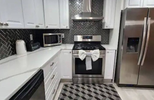 Spacious 3-BR Colonial Home, Free Parking n