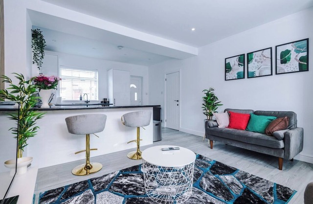 Stunning 3 bed house near Leeds City Centre with free parking
