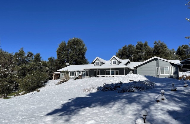 Spacious 3 BR Near Yosemite Park – 19 Miles Away