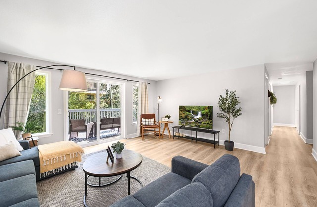 Spacious 3 BR Private Home w/ King Bed in Bothell