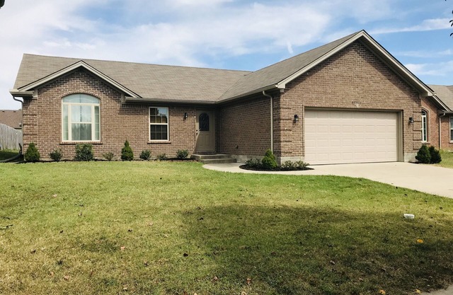 Spacieux 3 BR Ranch House W / Patio Yard dans une banlieue calme