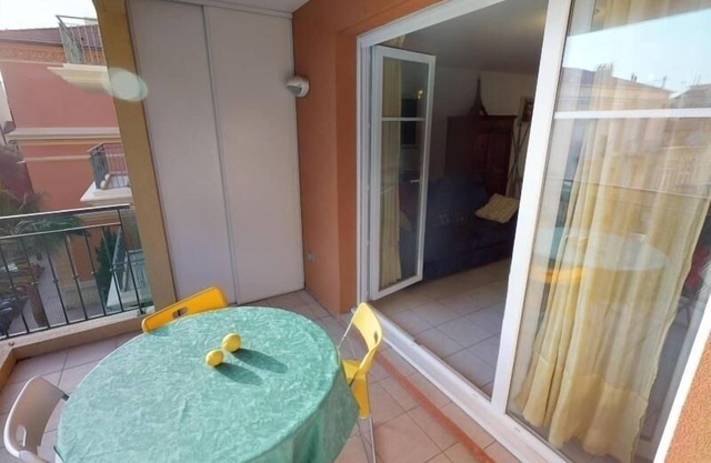Spacieux 3P en Centre-ville de Menton, Terrasse, Parking, Wifi Gratuit, Proche Plage