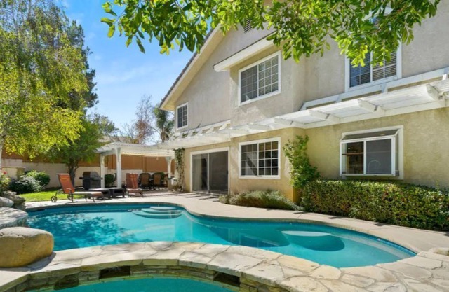 Spacious 3406 sq.ft & Cozy 5bd/4bth&pool/jacuzzi