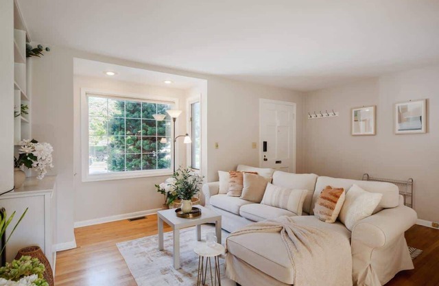 Spacious 3B2B Retreat | Near UW & U Village