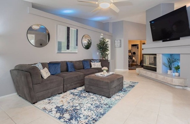 "Blue Beauty" -Entire Home!(Sleeps 11)