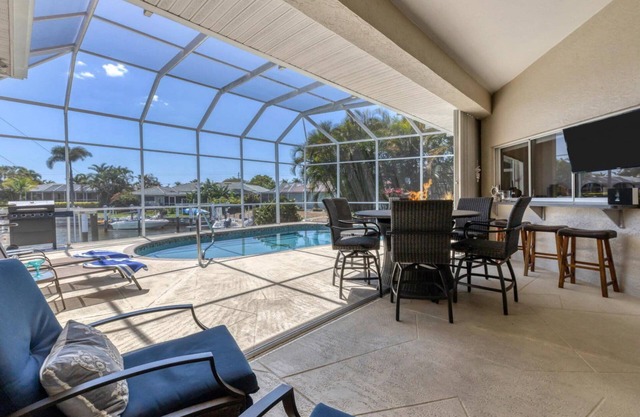 🥇 Spacious 3bd waterfront villa with a private pool (CH868)