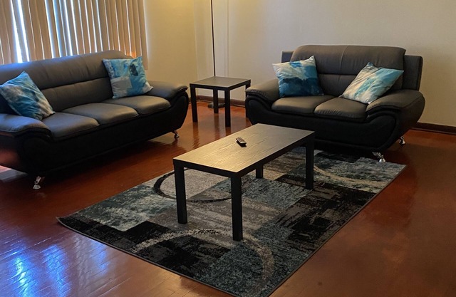 Spacious 3bdr free wine wifi and parking