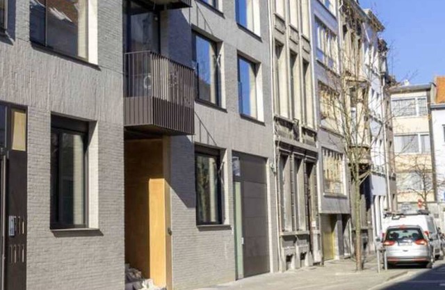 Spacious 3BR 2/5 BA Near Diamond District by Oneluxstay