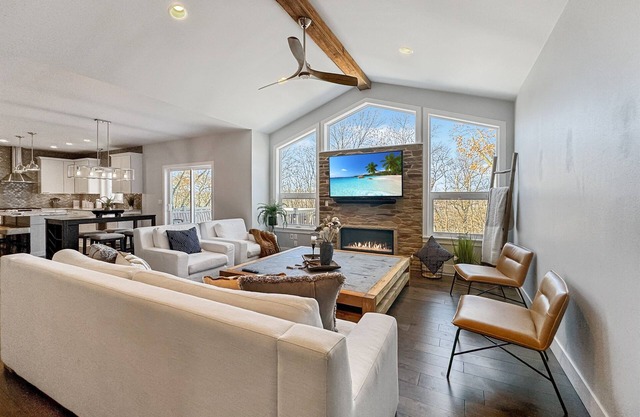 Spacious Madison Luxury | 2 Living Rooms | Near UW Campus