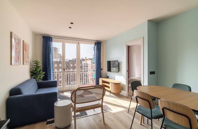 Spacious Apartment near Sagrada Familia