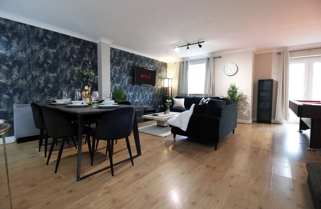 Spacious 3BR On Cardiff Bay| Free Parking| Weekly & Monthly Discounts