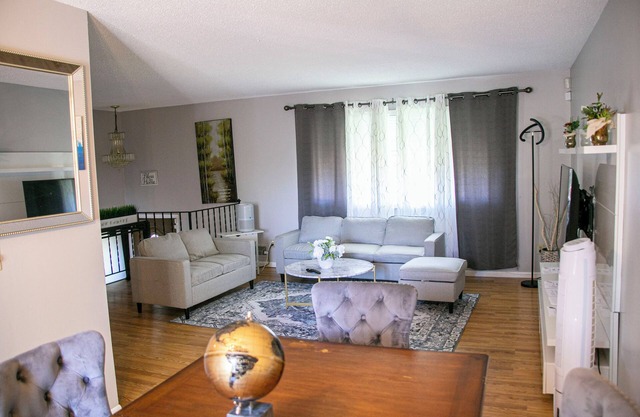 Spacious 3BR w/ Garage & Yard with AC, WiFi