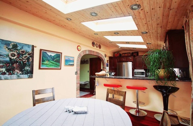 Spacious 4+2 bedroom 9 beds house with dedicated work space, loft, and jacuzzi