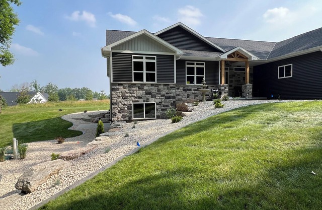Spacious 4/5-bedroom house w/ WiFi, fitness room in charming Hobart —NFL Draft—