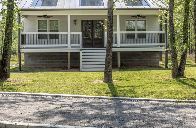 Spacious 4-bdrm on 6 acres near the Tennessee River