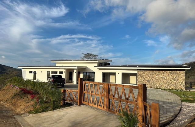 Spacious 4-bedroom house in awesome San Juan del Sur